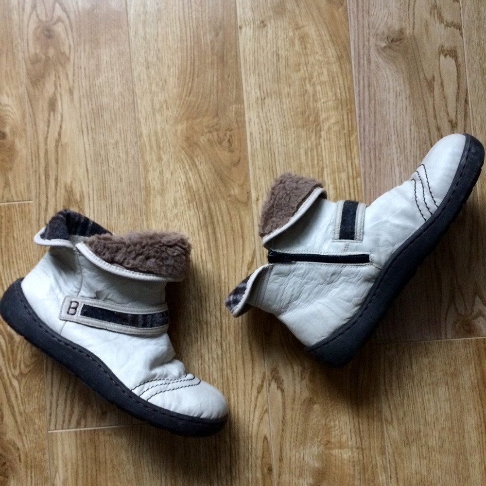 Leather + Shearling Lined Women's Moccasin Style Soft White Bootie.